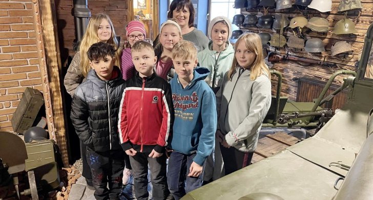 Valecne muzeum_skola Krasny Dvůr.jpg
